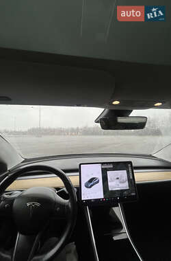 Седан Tesla Model 3 2017 в Львове