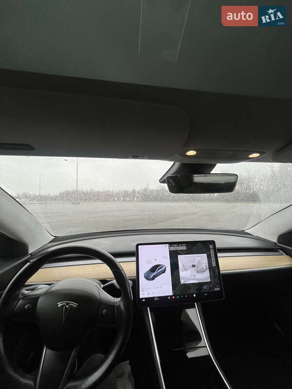 Седан Tesla Model 3 2017 в Львове