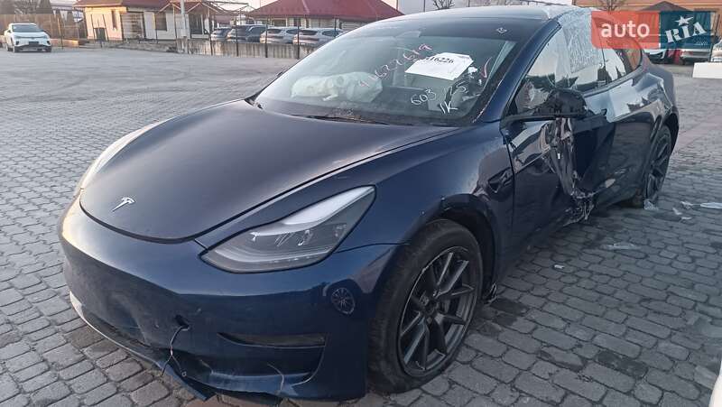 Седан Tesla Model 3 2023 в Городке