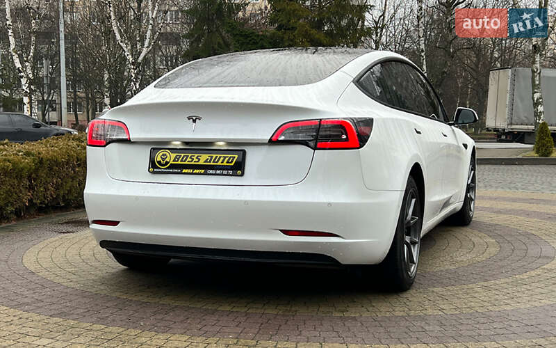 Седан Tesla Model 3 2022 в Львове
