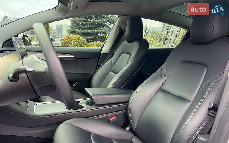 Седан Tesla Model 3 2022 в Львове