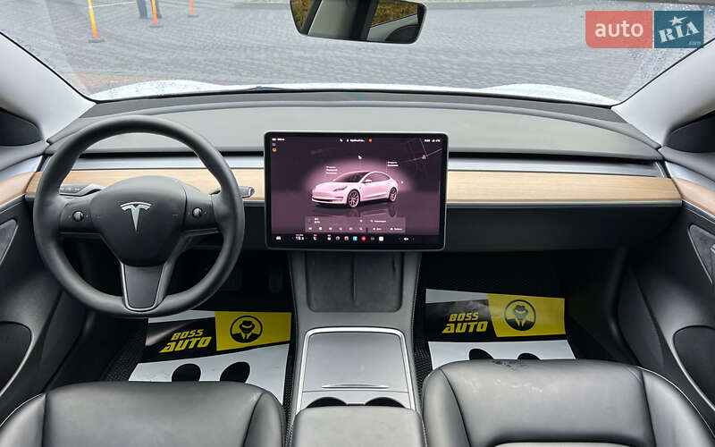 Седан Tesla Model 3 2022 в Львове