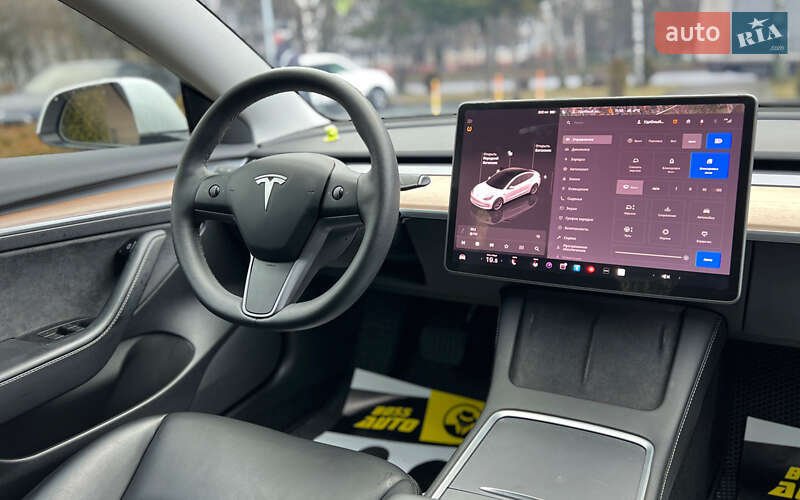 Седан Tesla Model 3 2022 в Львове