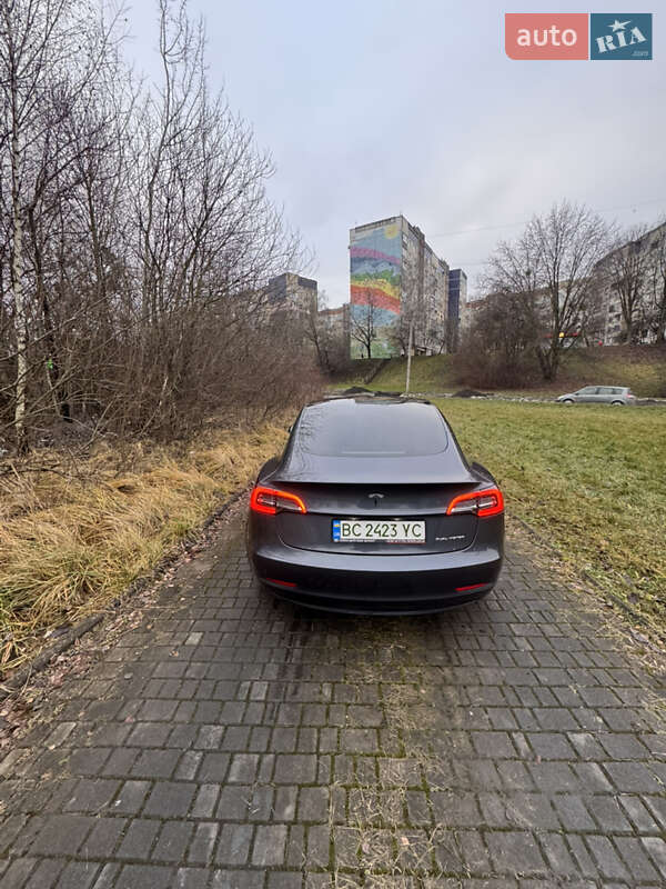 Седан Tesla Model 3 2023 в Львове