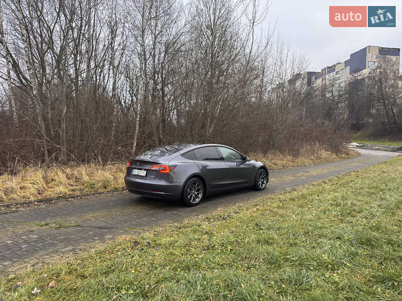 Седан Tesla Model 3 2023 в Львове