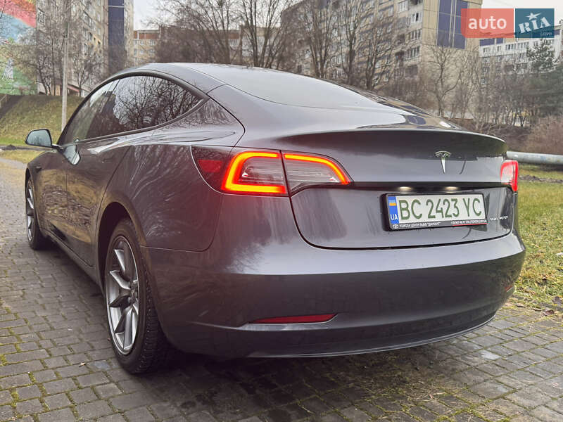 Седан Tesla Model 3 2023 в Львове
