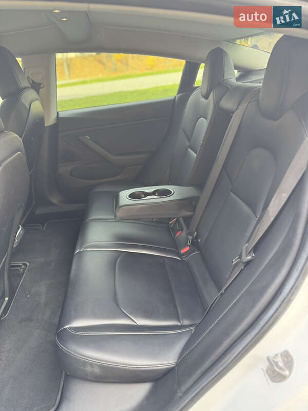 Седан Tesla Model 3 2018 в Шептицькому