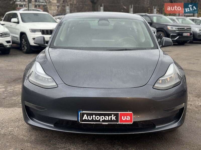 Седан Tesla Model 3 2023 в Виннице