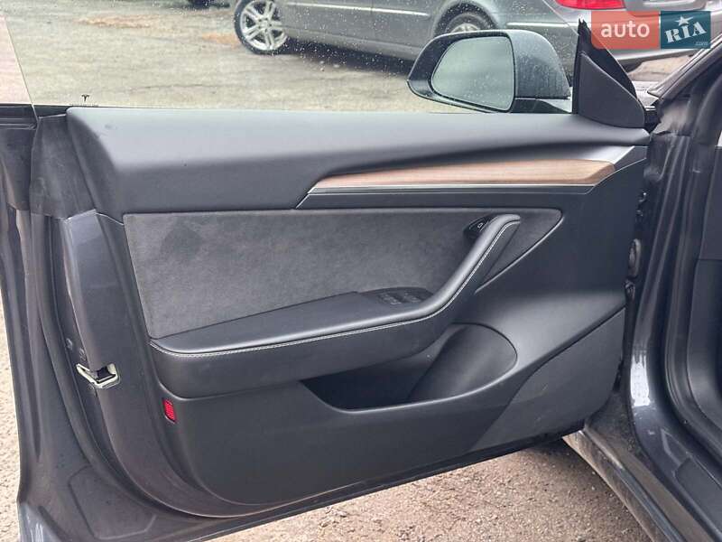 Седан Tesla Model 3 2023 в Виннице