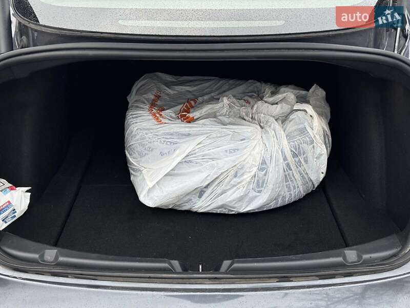 Седан Tesla Model 3 2023 в Виннице