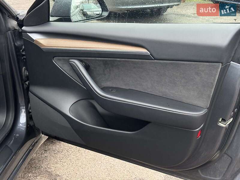 Седан Tesla Model 3 2023 в Виннице