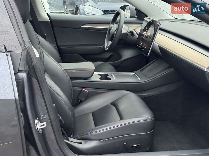 Седан Tesla Model 3 2023 в Виннице