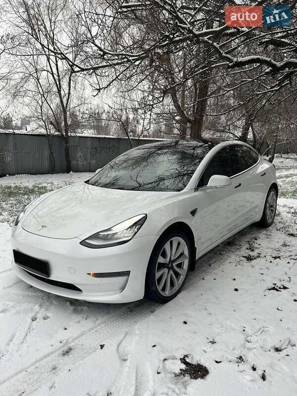 Седан Tesla Model 3 2019 в Киеве фото Седан Tesla Model 3 2019 в Киеве