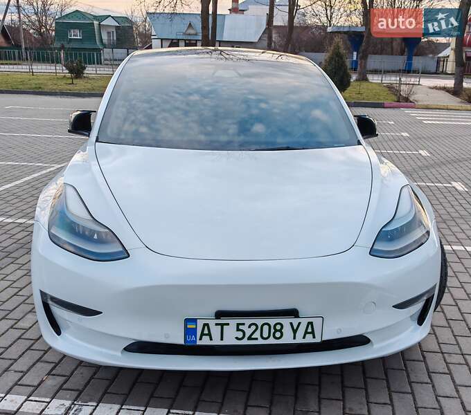 Седан Tesla Model 3 2021 в Коломые