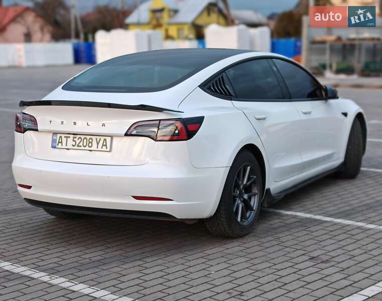 Седан Tesla Model 3 2021 в Коломые