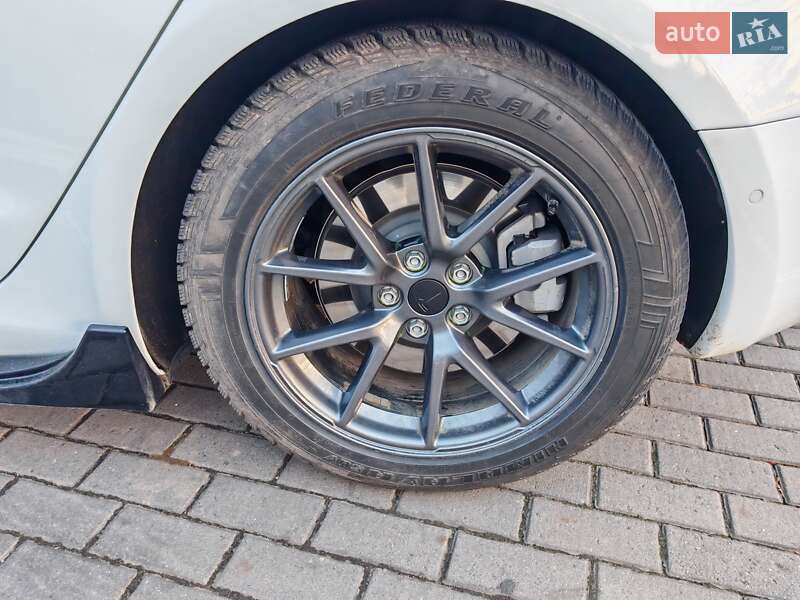 Седан Tesla Model 3 2021 в Коломые