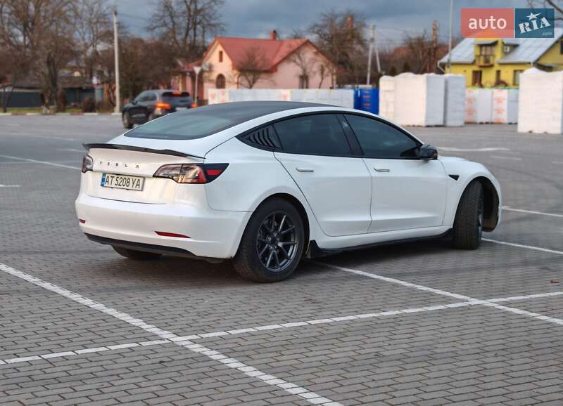 Седан Tesla Model 3 2021 в Коломые