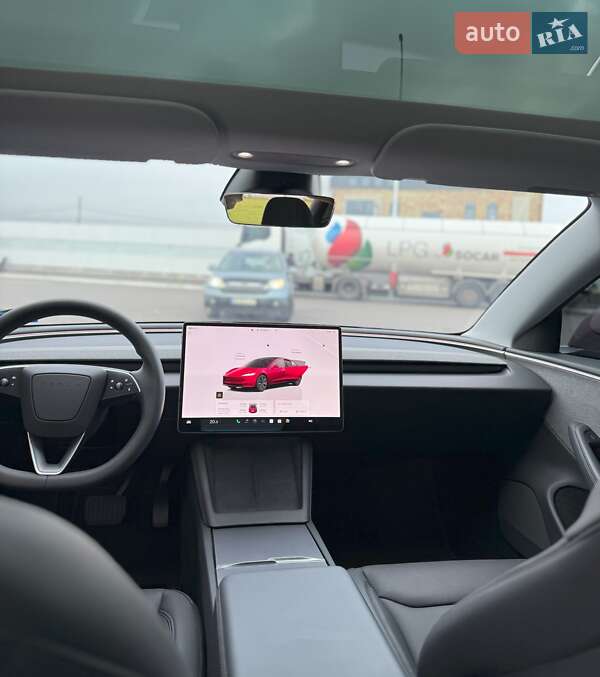 Седан Tesla Model 3 2025 в Киеве