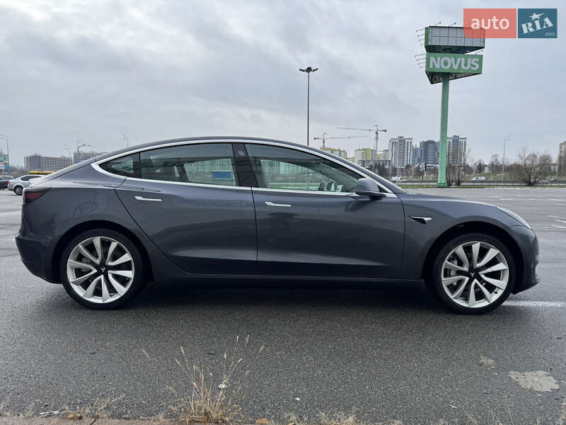 Седан Tesla Model 3 2019 в Киеве