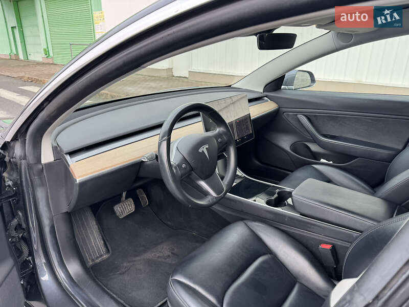 Седан Tesla Model 3 2019 в Киеве