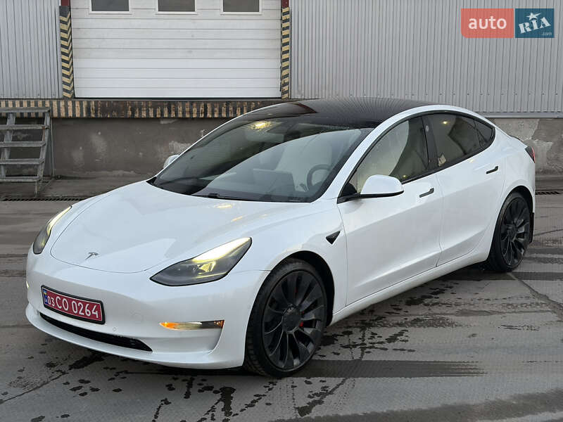 Седан Tesla Model 3 2021 в Львове