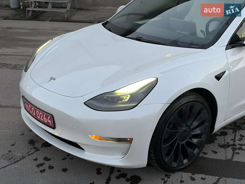 Седан Tesla Model 3 2021 в Львове