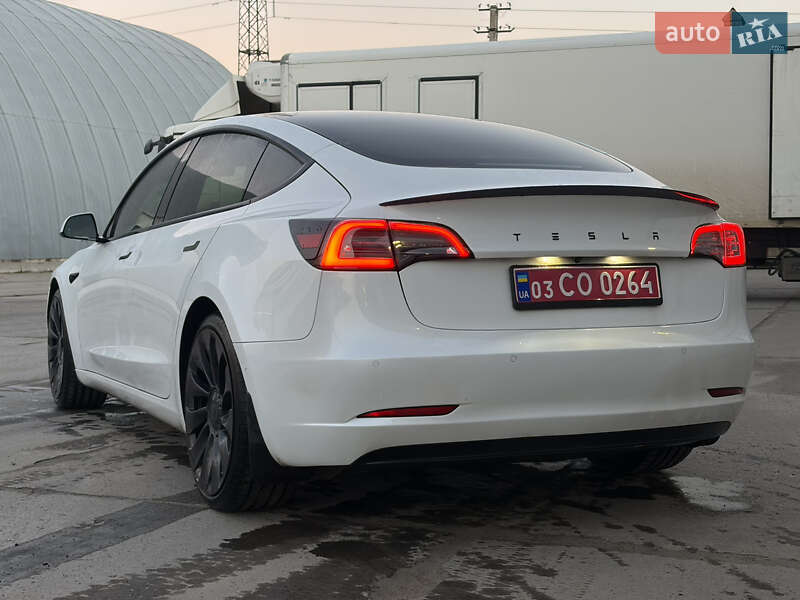 Седан Tesla Model 3 2021 в Львове