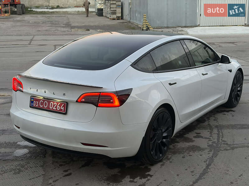 Седан Tesla Model 3 2021 в Львове