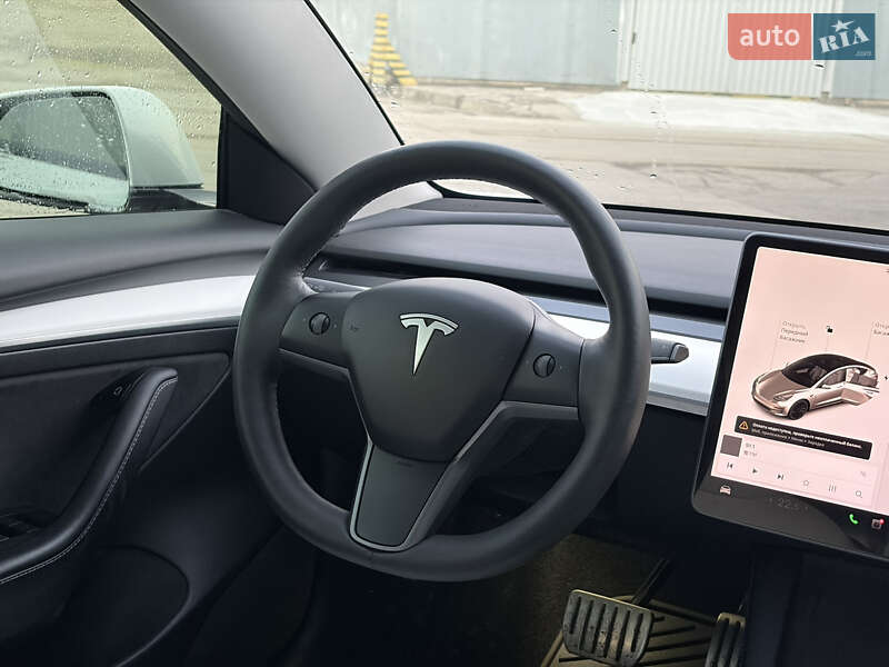 Седан Tesla Model 3 2021 в Львове