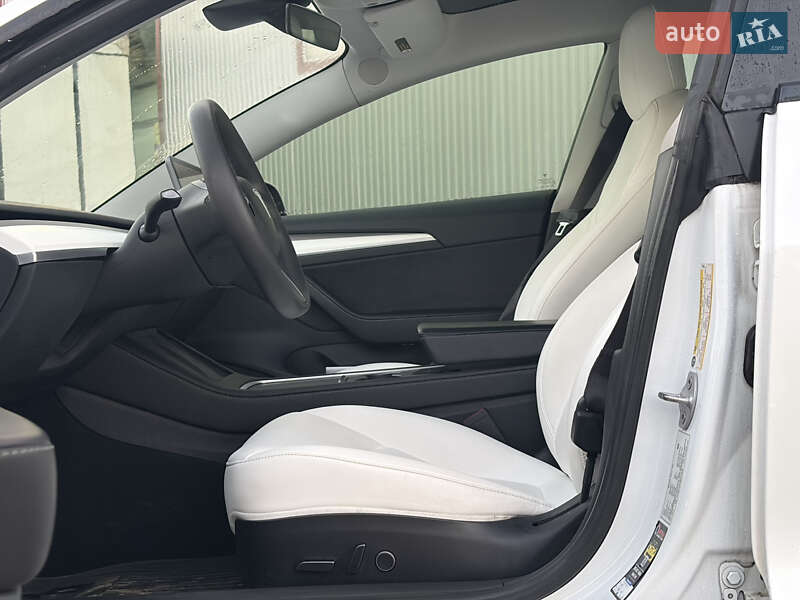 Седан Tesla Model 3 2021 в Львове