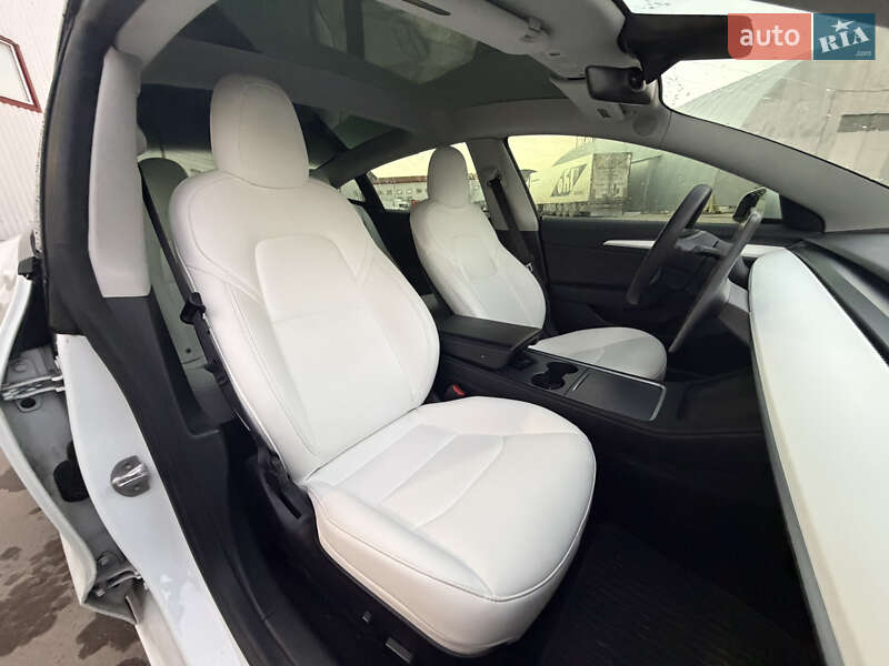 Седан Tesla Model 3 2021 в Львове