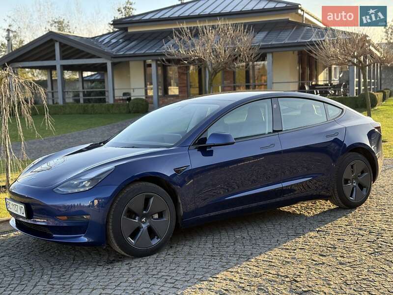 Седан Tesla Model 3 2023 в Львове