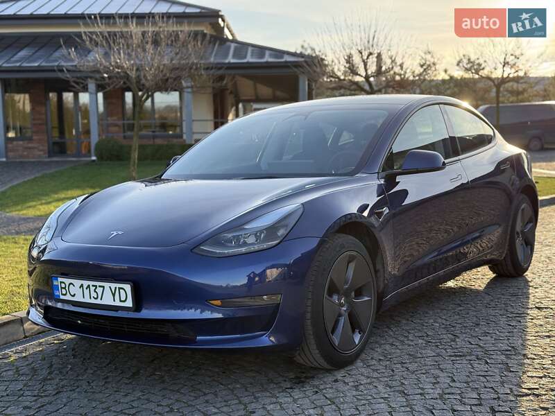 Седан Tesla Model 3 2023 в Львове