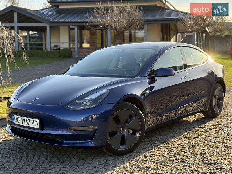 Седан Tesla Model 3 2023 в Львове
