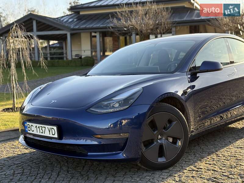 Седан Tesla Model 3 2023 в Львове