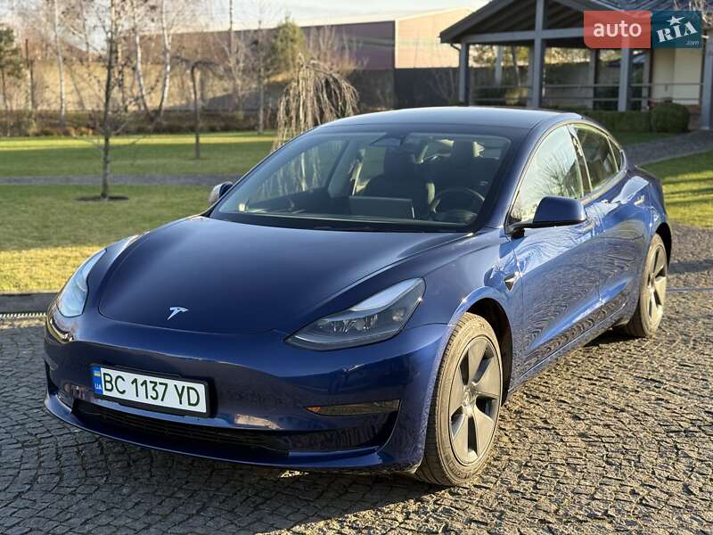 Седан Tesla Model 3 2023 в Львове