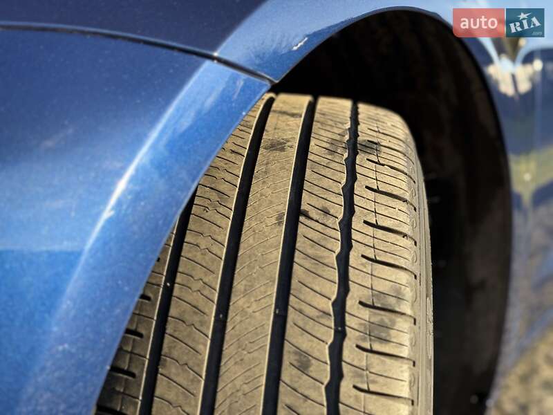 Седан Tesla Model 3 2023 в Львове