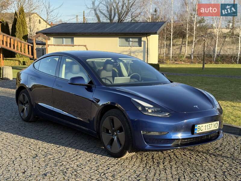 Седан Tesla Model 3 2023 в Львове