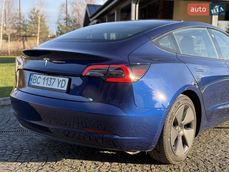 Седан Tesla Model 3 2023 в Львове
