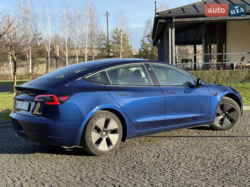Седан Tesla Model 3 2023 в Львове