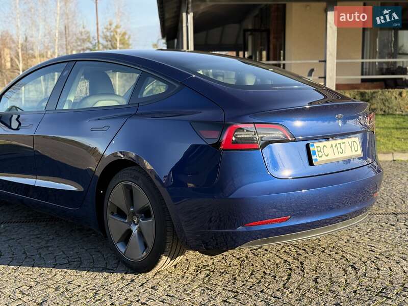 Седан Tesla Model 3 2023 в Львове