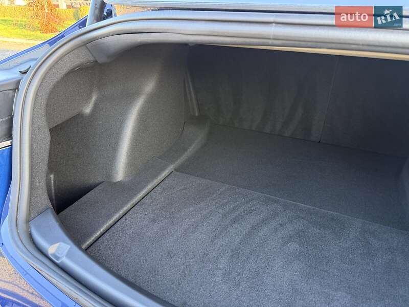 Седан Tesla Model 3 2023 в Львове