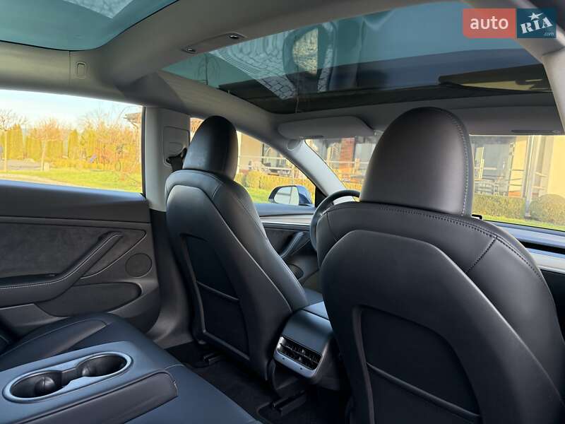 Седан Tesla Model 3 2023 в Львове