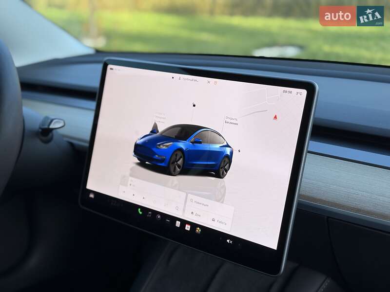 Седан Tesla Model 3 2023 в Львове