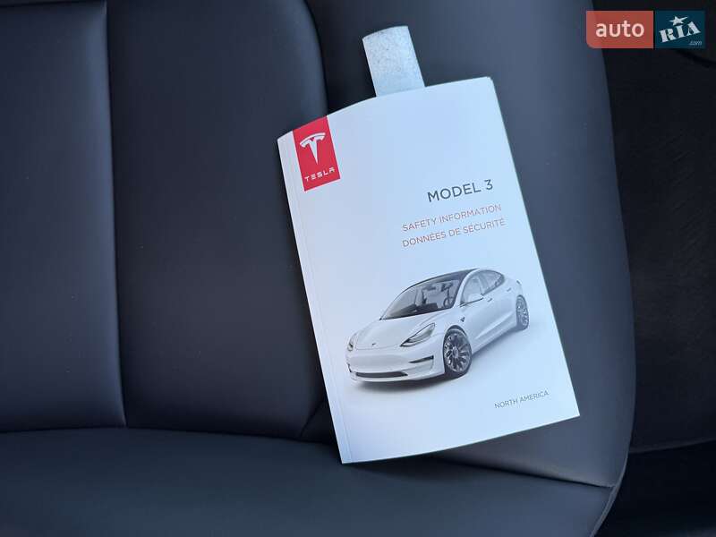 Седан Tesla Model 3 2023 в Львове