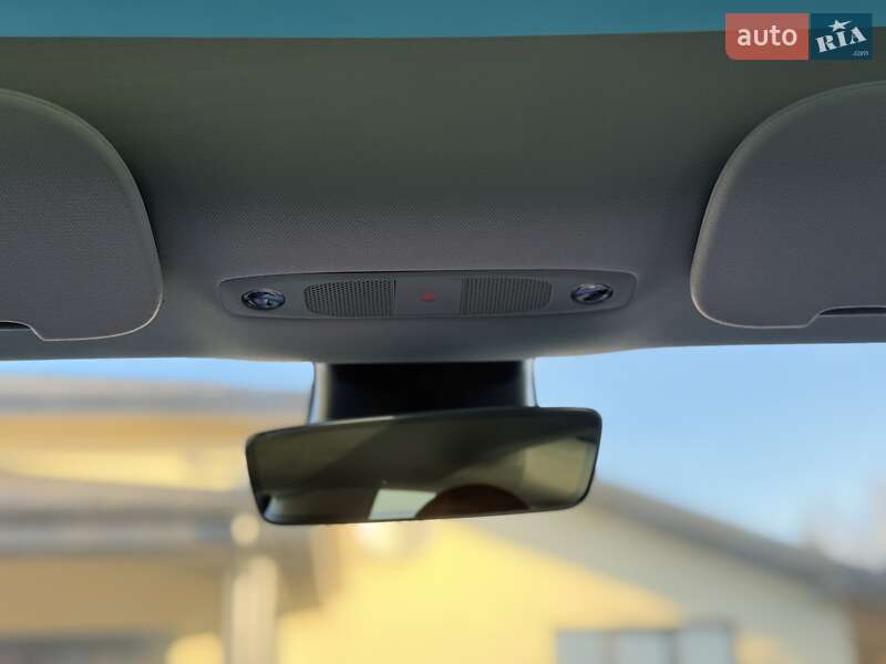 Седан Tesla Model 3 2023 в Львове