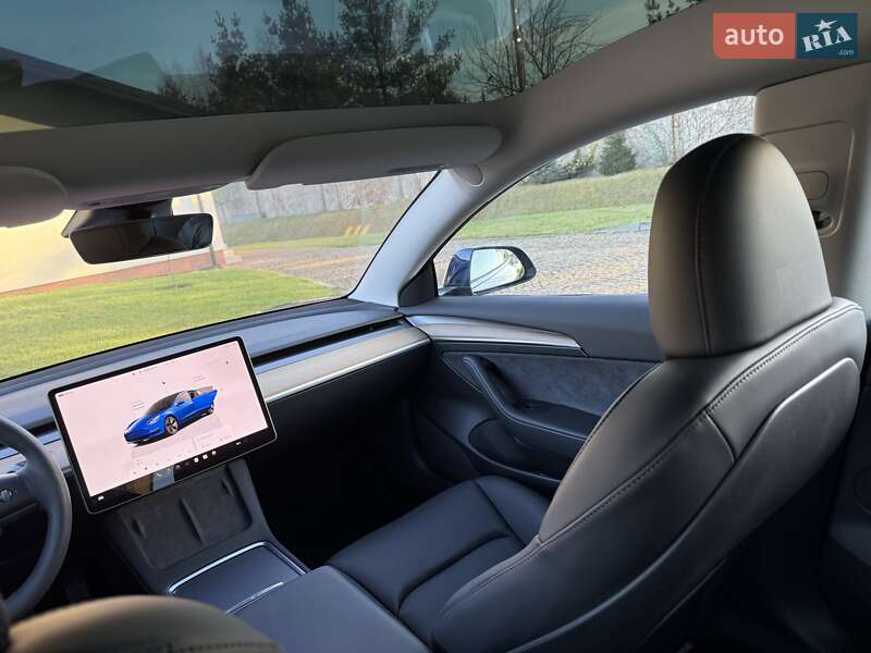 Седан Tesla Model 3 2023 в Львове
