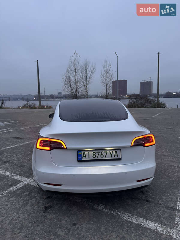 Седан Tesla Model 3 2021 в Киеве