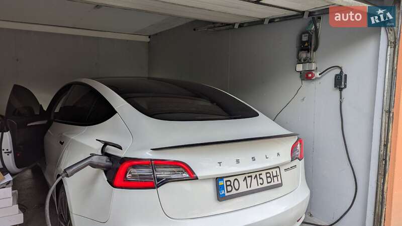 Седан Tesla Model 3 2021 в Тернополе