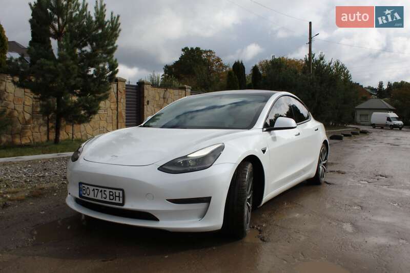 Седан Tesla Model 3 2021 в Тернополе